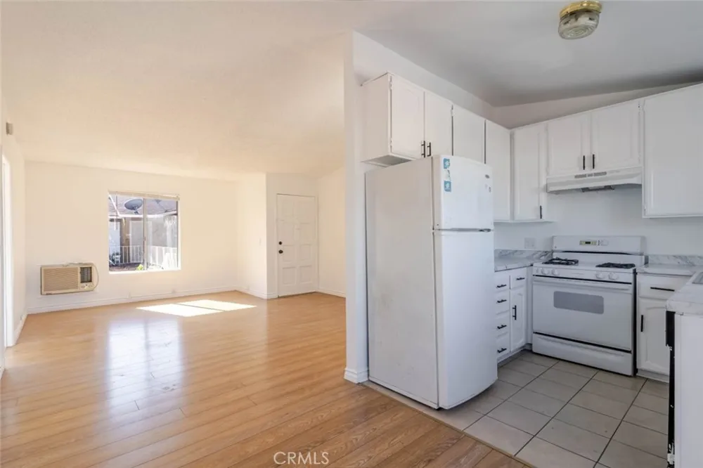 13015 Vanowen Street #10 North Hollywood, CA 91605