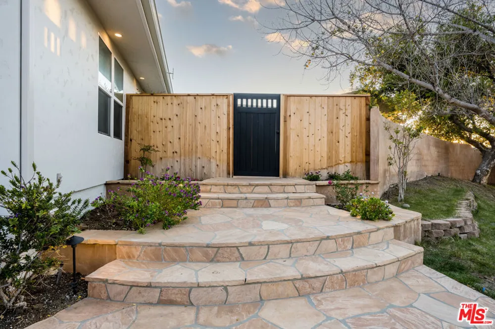 33310 Hassted Drive Malibu, CA 90265