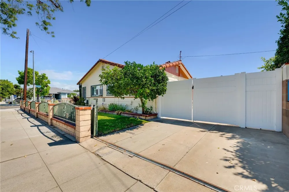 1802 E 53rd Long Beach, CA 90805