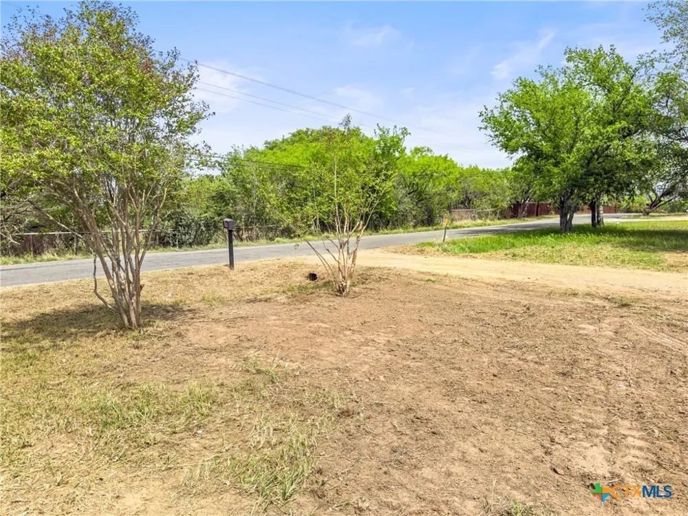 933 County Road 118 Burnet, TX 78611