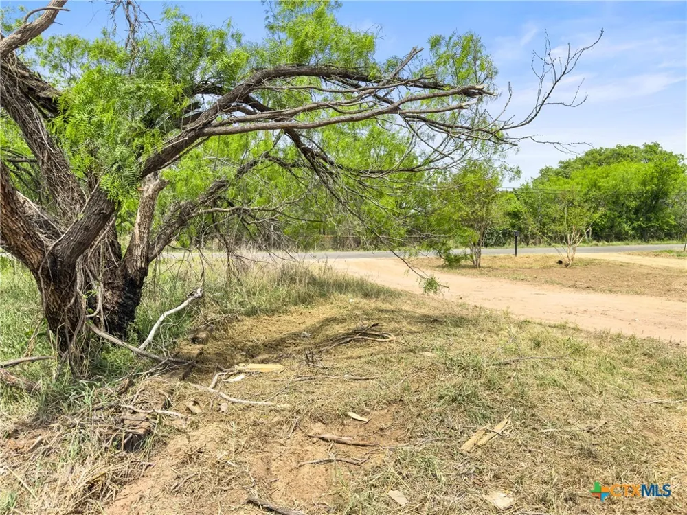 933 County Road 118 Burnet, TX 78611