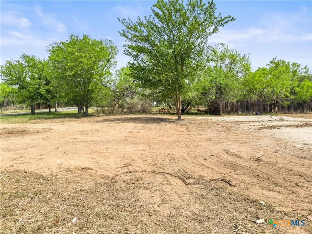 933 County Road 118 Burnet, TX 78611