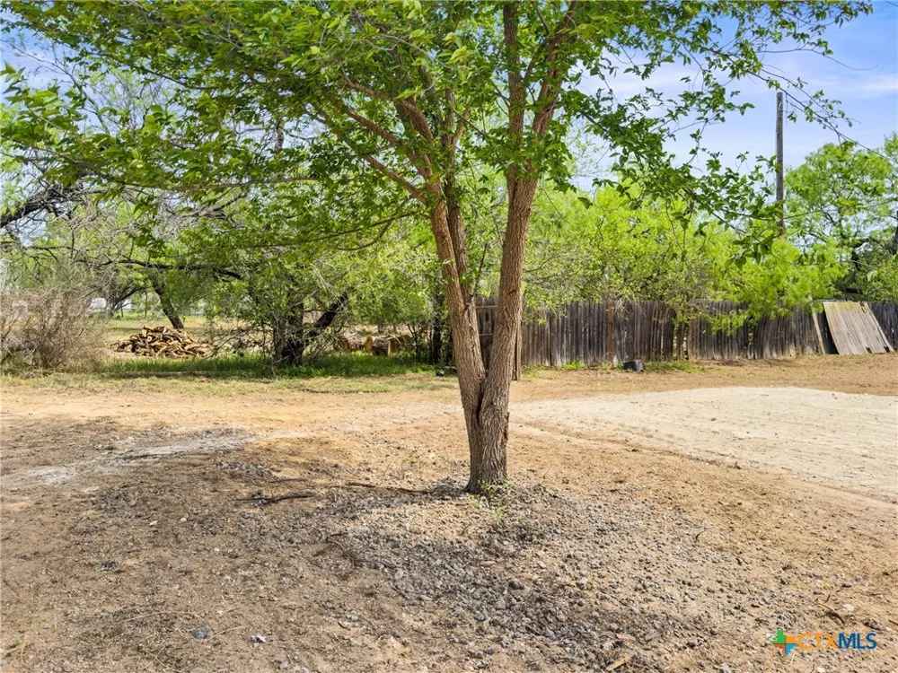 933 County Road 118 Burnet, TX 78611