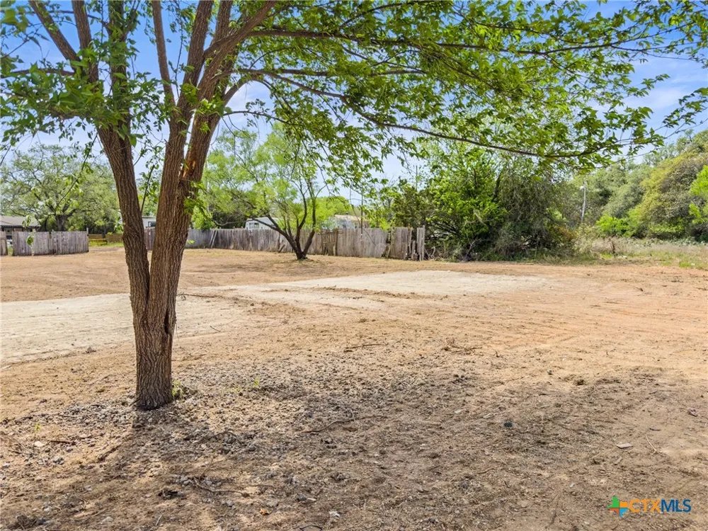 933 County Road 118 Burnet, TX 78611