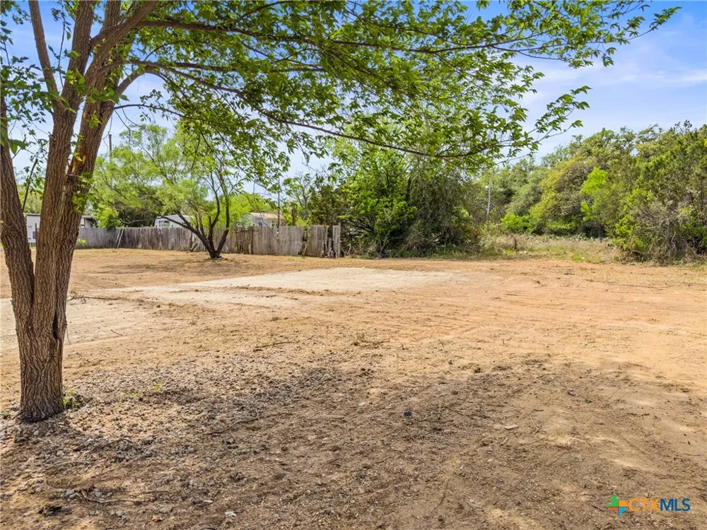 933 County Road 118 Burnet, TX 78611