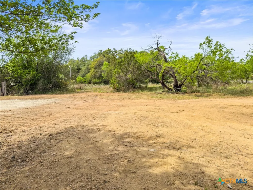 933 County Road 118 Burnet, TX 78611