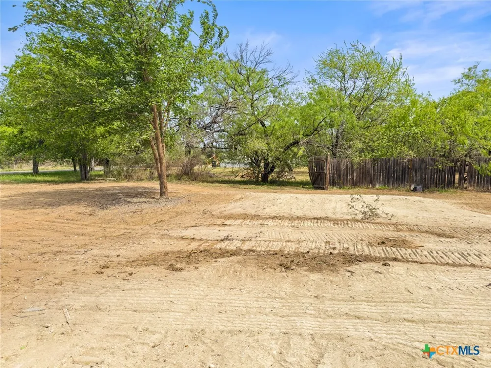 933 County Road 118 Burnet, TX 78611