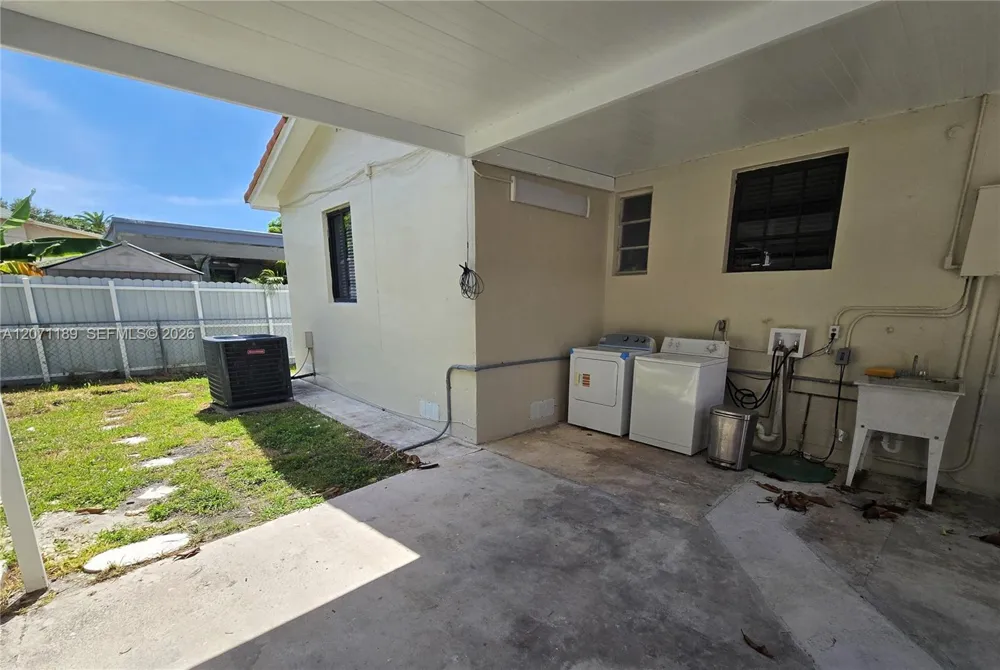 1855 SW 16th Ter Miami, FL 33145