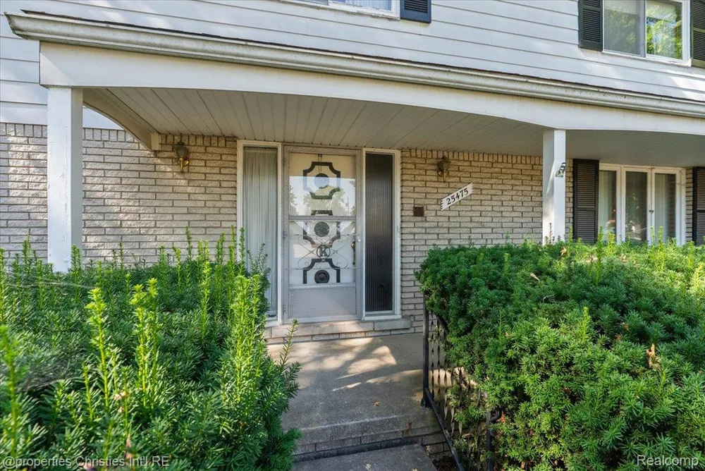 25475 Grand Concourse Street Southfield City, MI 48075