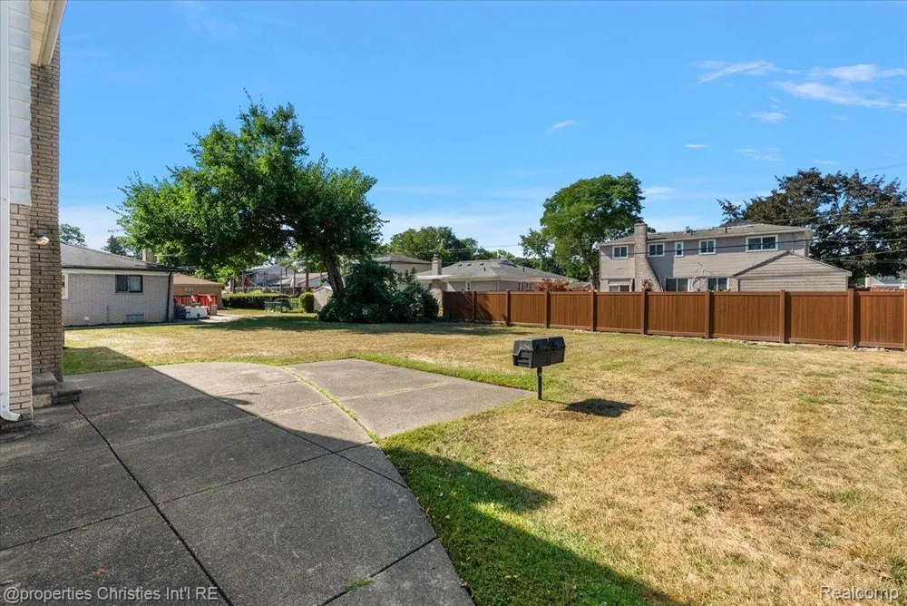 25475 Grand Concourse Street Southfield City, MI 48075