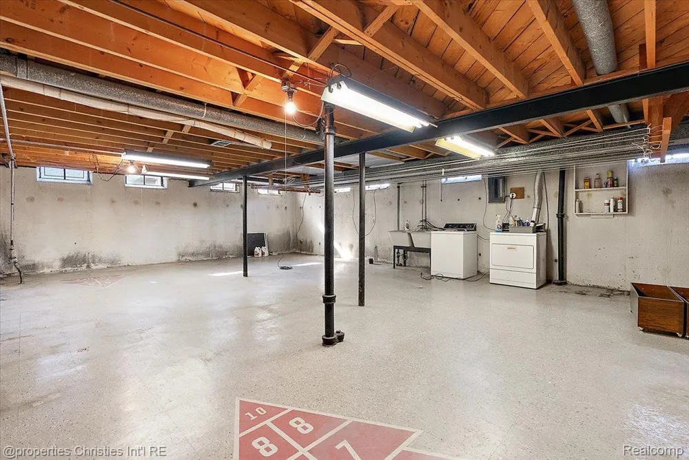 25475 Grand Concourse Street Southfield City, MI 48075