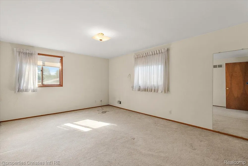 25475 Grand Concourse Street Southfield City, MI 48075