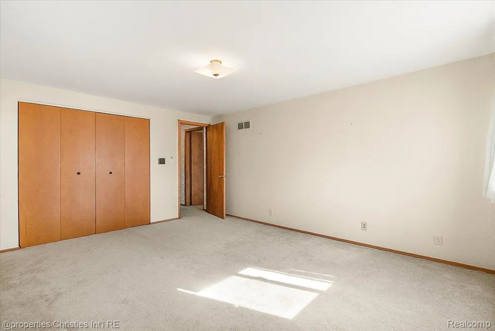 25475 Grand Concourse Street Southfield City, MI 48075