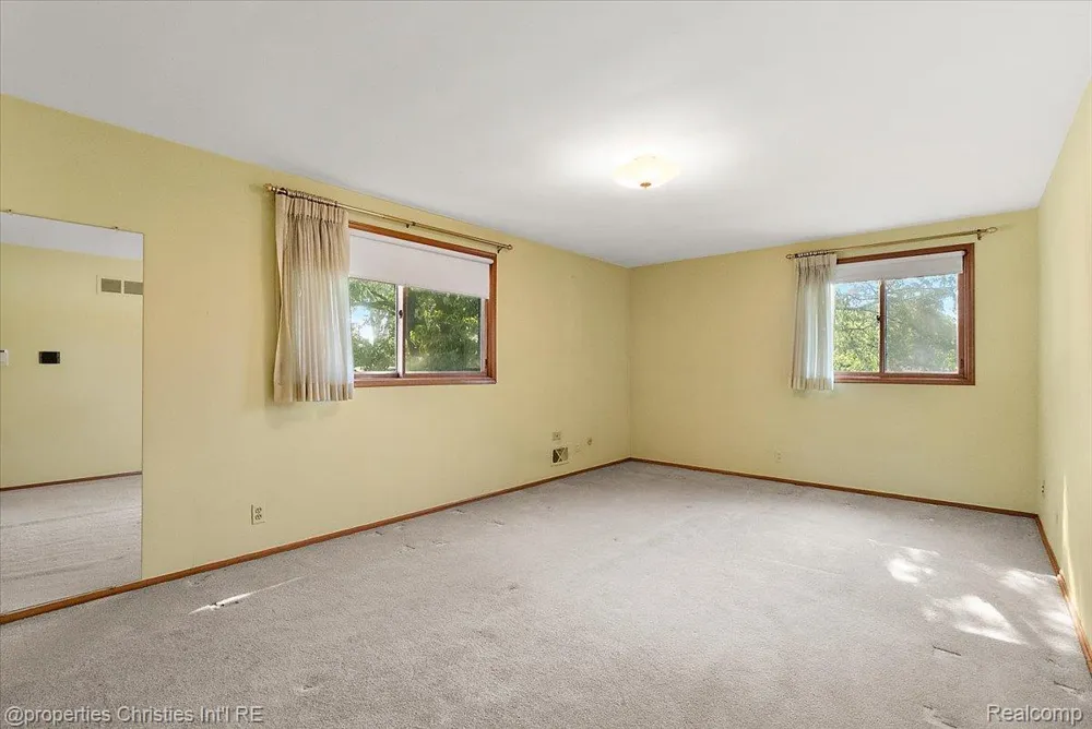 25475 Grand Concourse Street Southfield City, MI 48075
