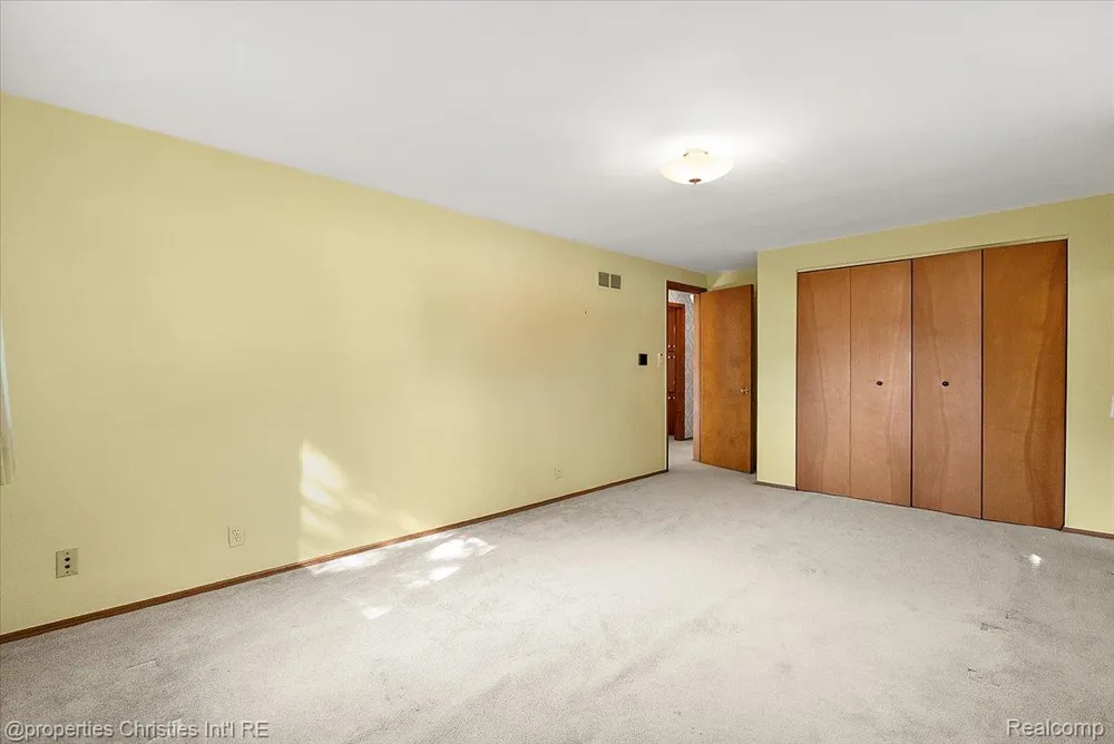 25475 Grand Concourse Street Southfield City, MI 48075
