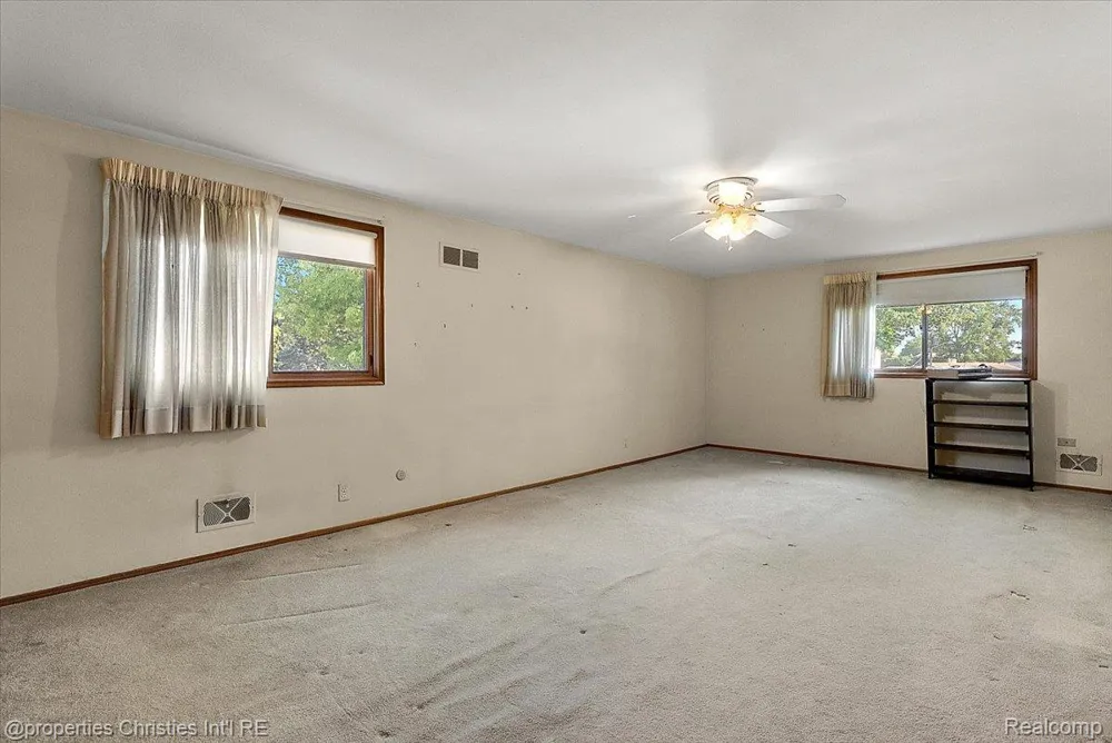 25475 Grand Concourse Street Southfield City, MI 48075
