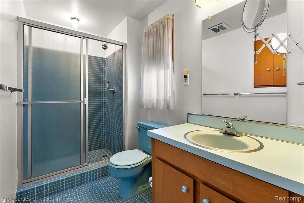 25475 Grand Concourse Street Southfield City, MI 48075