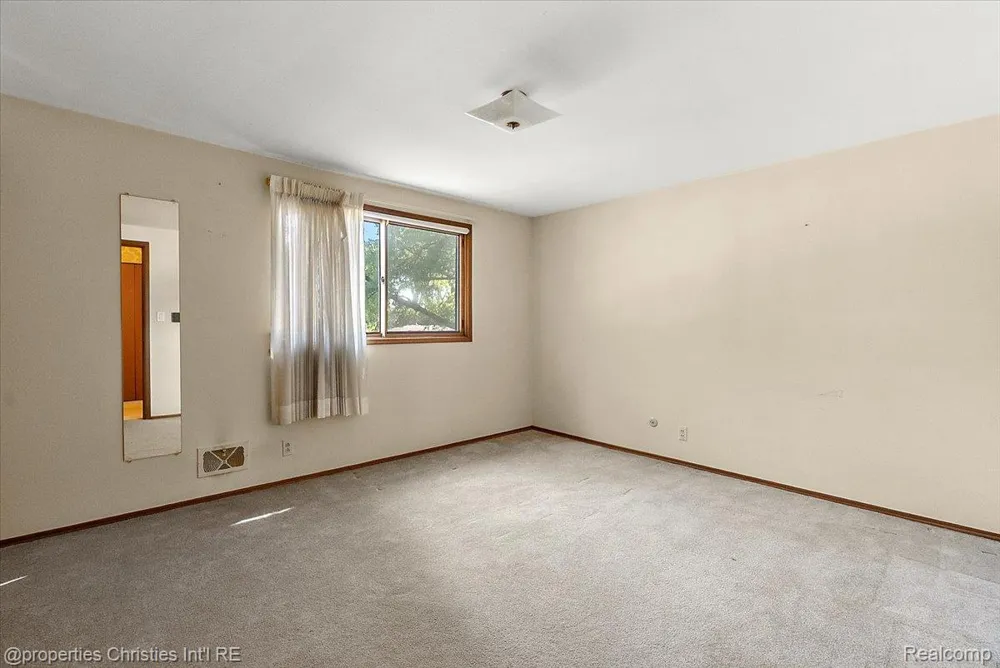25475 Grand Concourse Street Southfield City, MI 48075