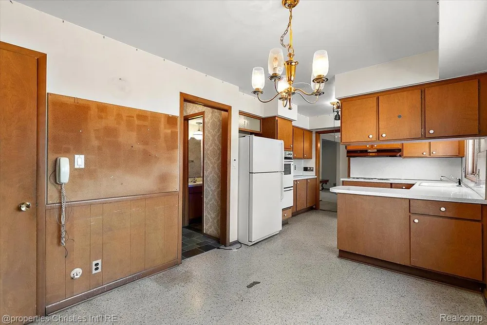 25475 Grand Concourse Street Southfield City, MI 48075