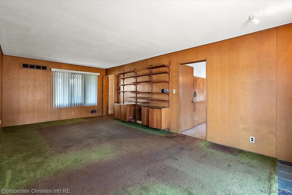 25475 Grand Concourse Street Southfield City, MI 48075