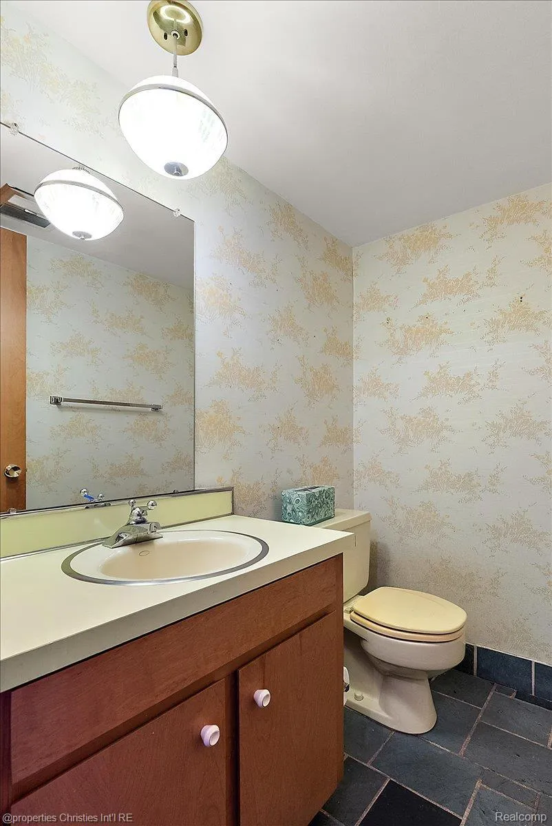 25475 Grand Concourse Street Southfield City, MI 48075