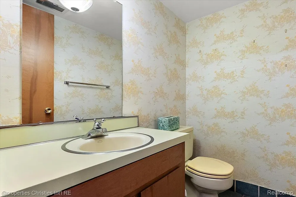 25475 Grand Concourse Street Southfield City, MI 48075