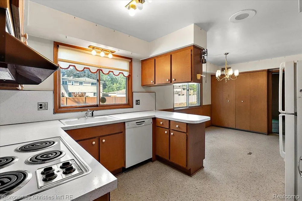25475 Grand Concourse Street Southfield City, MI 48075