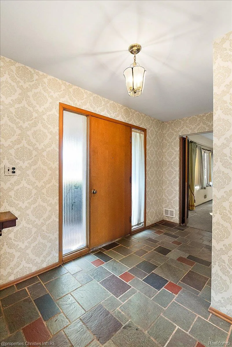 25475 Grand Concourse Street Southfield City, MI 48075