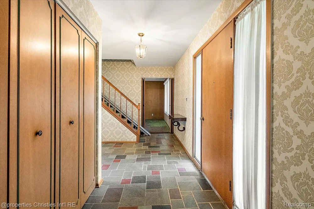 25475 Grand Concourse Street Southfield City, MI 48075