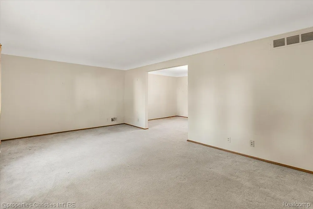 25475 Grand Concourse Street Southfield City, MI 48075