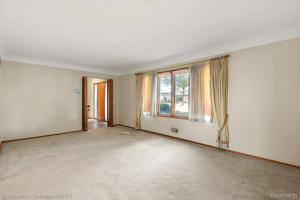 25475 Grand Concourse Street Southfield City, MI 48075