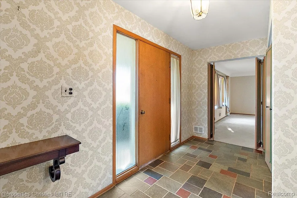 25475 Grand Concourse Street Southfield City, MI 48075