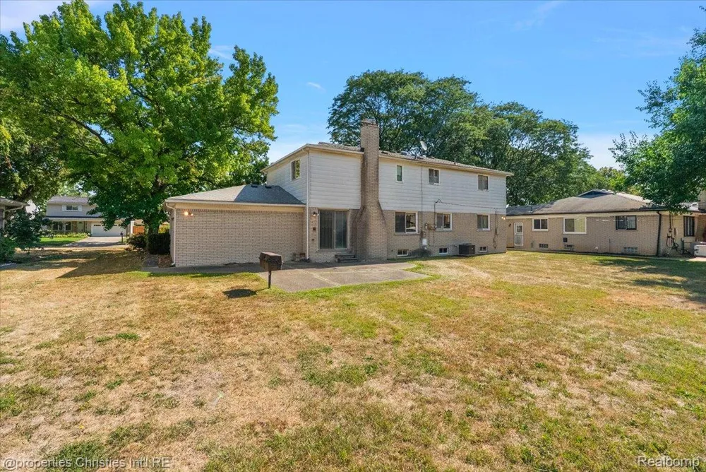25475 Grand Concourse Street Southfield City, MI 48075