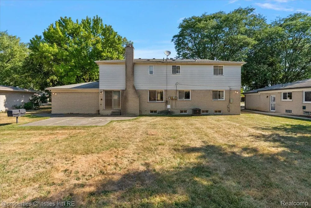 25475 Grand Concourse Street Southfield City, MI 48075