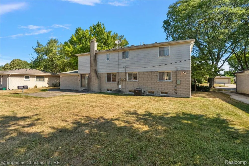 25475 Grand Concourse Street Southfield City, MI 48075