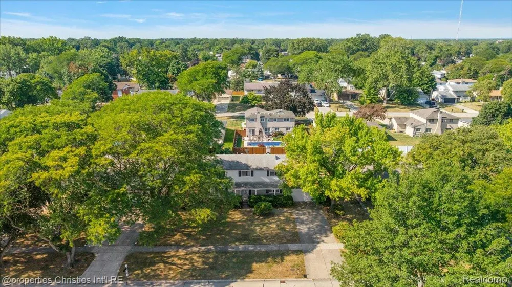 25475 Grand Concourse Street Southfield City, MI 48075