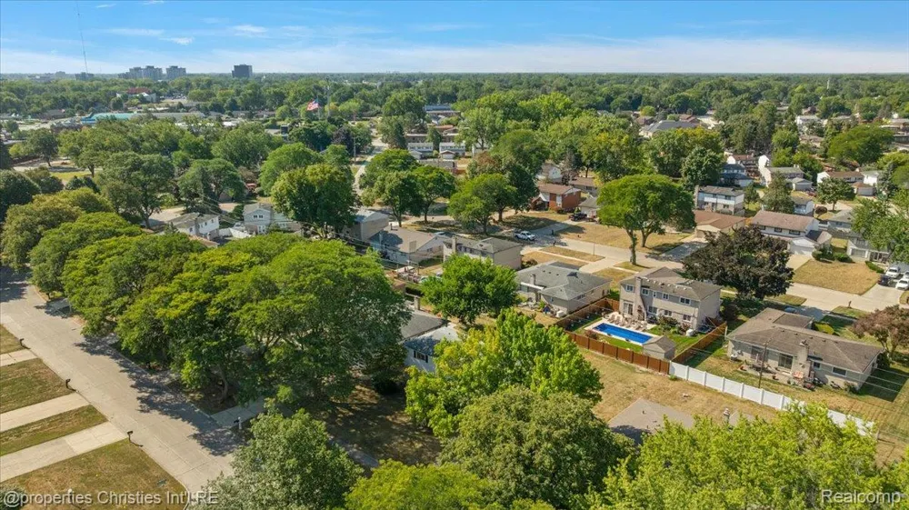 25475 Grand Concourse Street Southfield City, MI 48075