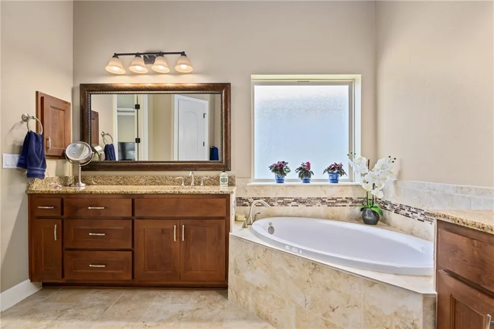 9200 Bayshore Bend #31 Austin, TX 78726