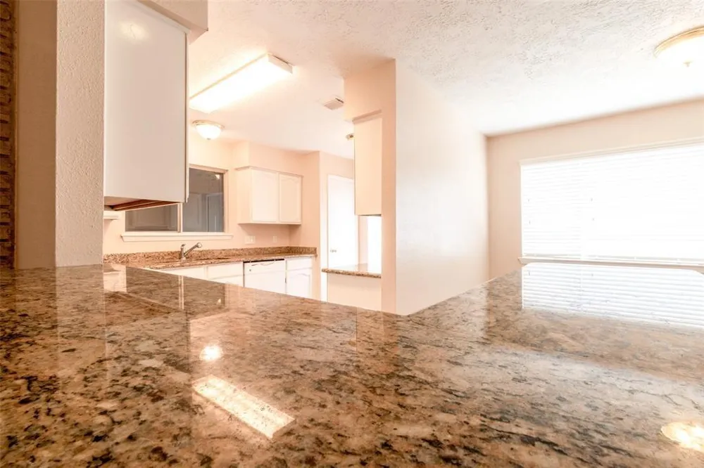 2527 Colonial Ridge Drive Friendswood, TX 77546