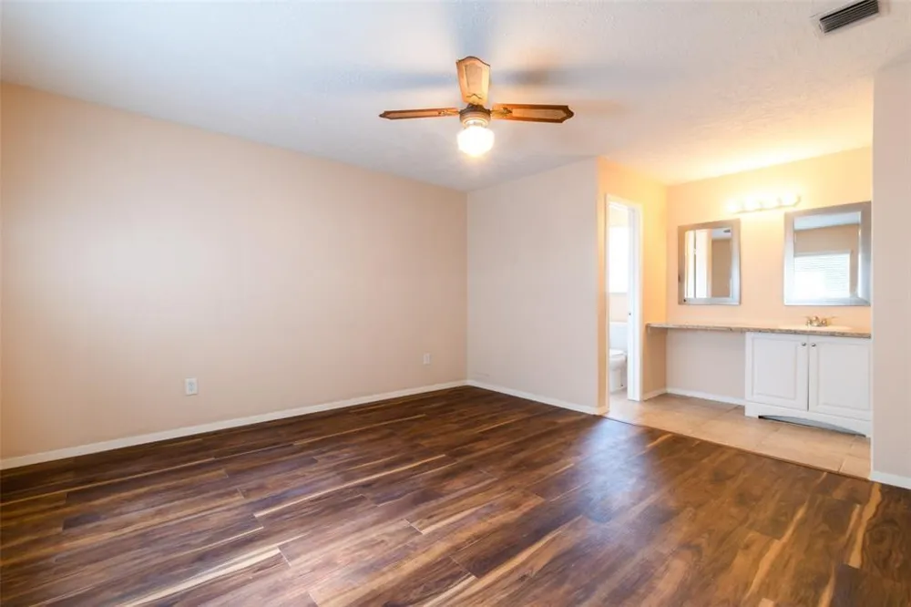 2527 Colonial Ridge Drive Friendswood, TX 77546