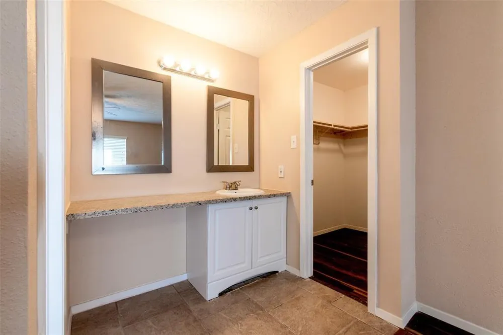 2527 Colonial Ridge Drive Friendswood, TX 77546