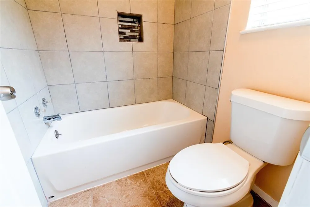 2527 Colonial Ridge Drive Friendswood, TX 77546