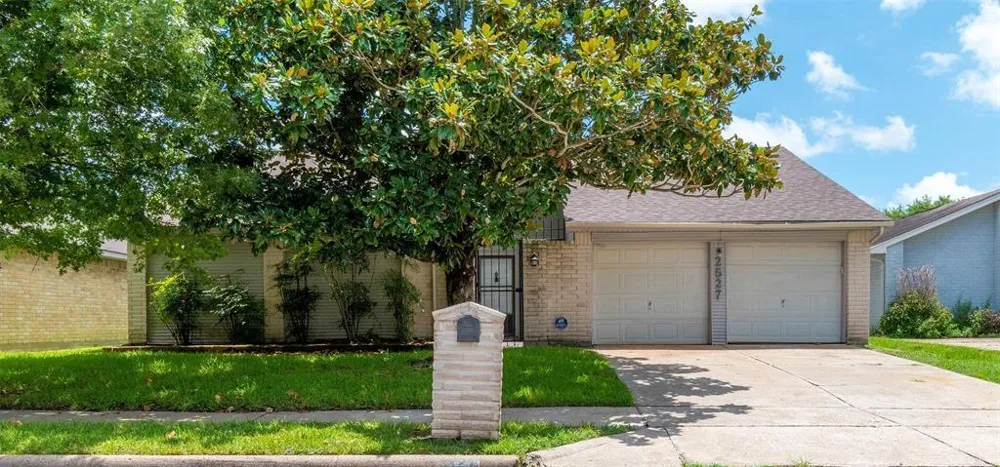 2527 Colonial Ridge Drive Friendswood, TX 77546