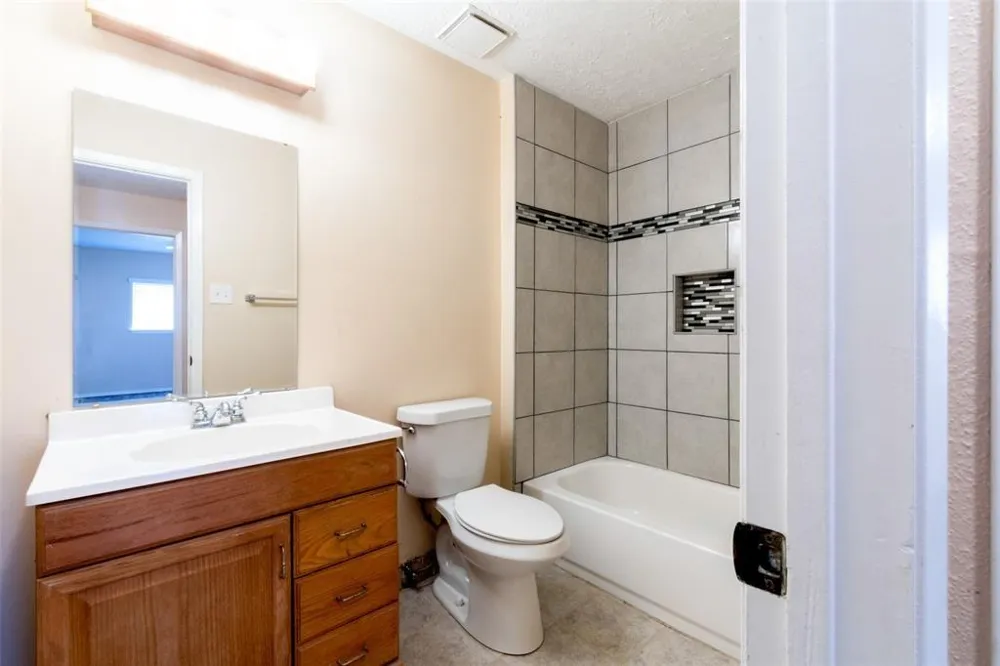 2527 Colonial Ridge Drive Friendswood, TX 77546
