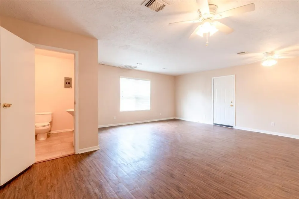 2527 Colonial Ridge Drive Friendswood, TX 77546