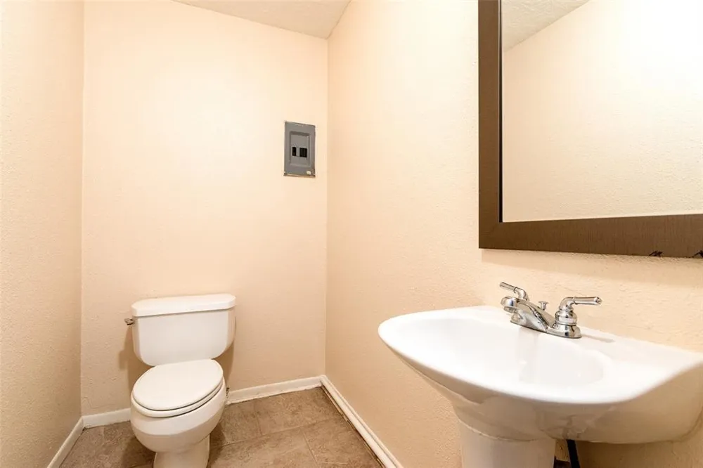 2527 Colonial Ridge Drive Friendswood, TX 77546