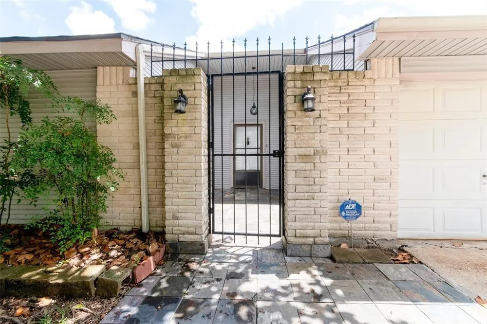 2527 Colonial Ridge Drive Friendswood, TX 77546