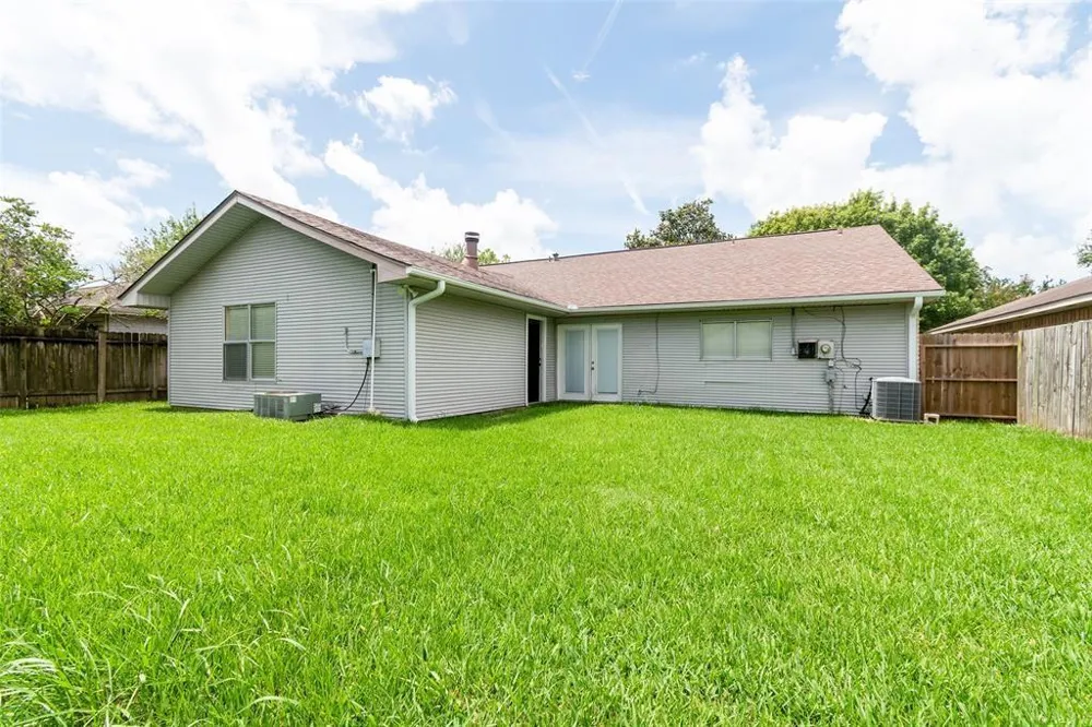 2527 Colonial Ridge Drive Friendswood, TX 77546
