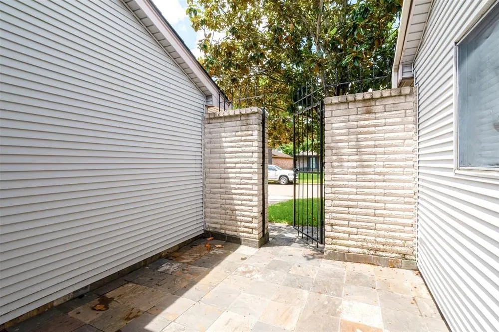2527 Colonial Ridge Drive Friendswood, TX 77546
