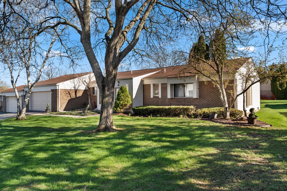 5327 Fairway Court West Bloomfield, MI 48323